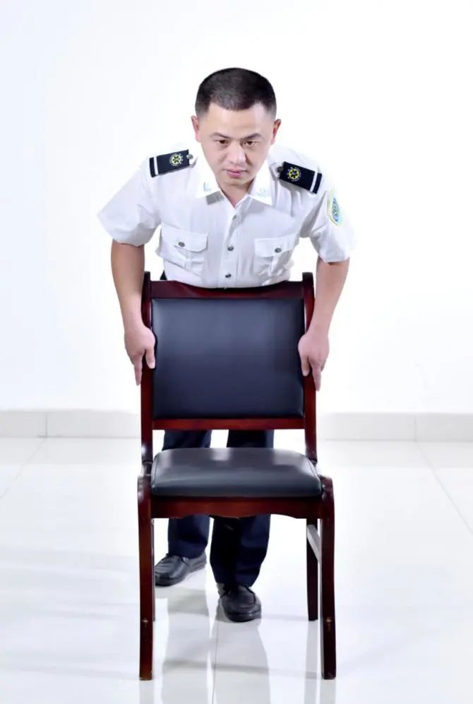 DƬ